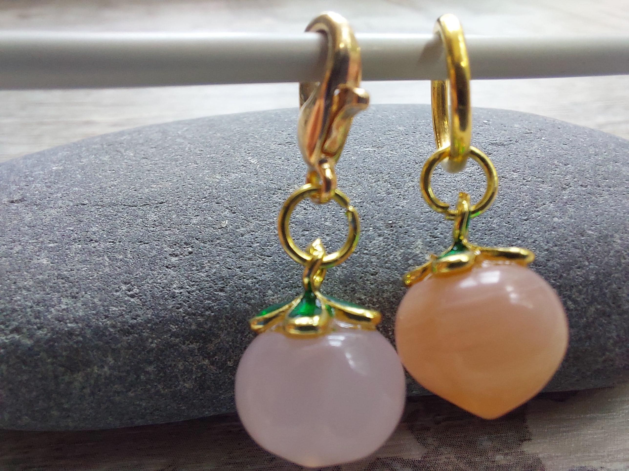 The Famous Peach Glass Stitch Marker
