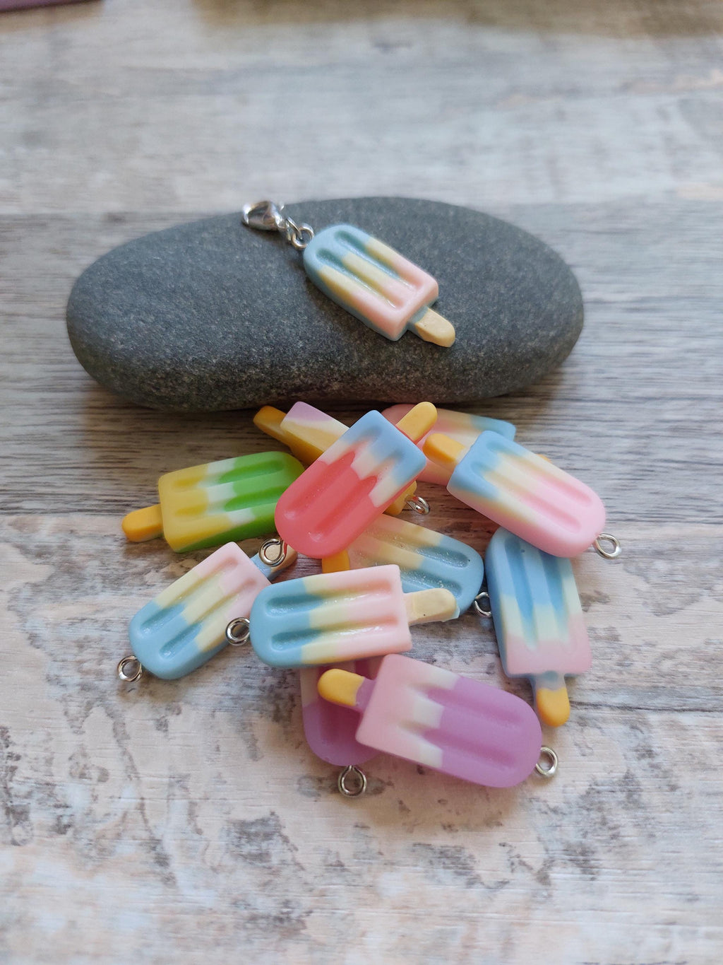 Random Iced Lolly Stitch Marker | Sweet and Fun Knitting & Crochet Accessory | Tiny Yarn Project Keeper