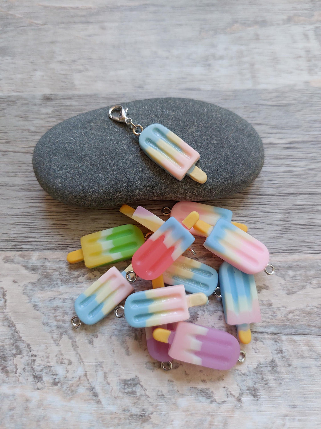 Random Iced Lolly Stitch Marker | Sweet and Fun Knitting & Crochet Accessory | Tiny Yarn Project Keeper