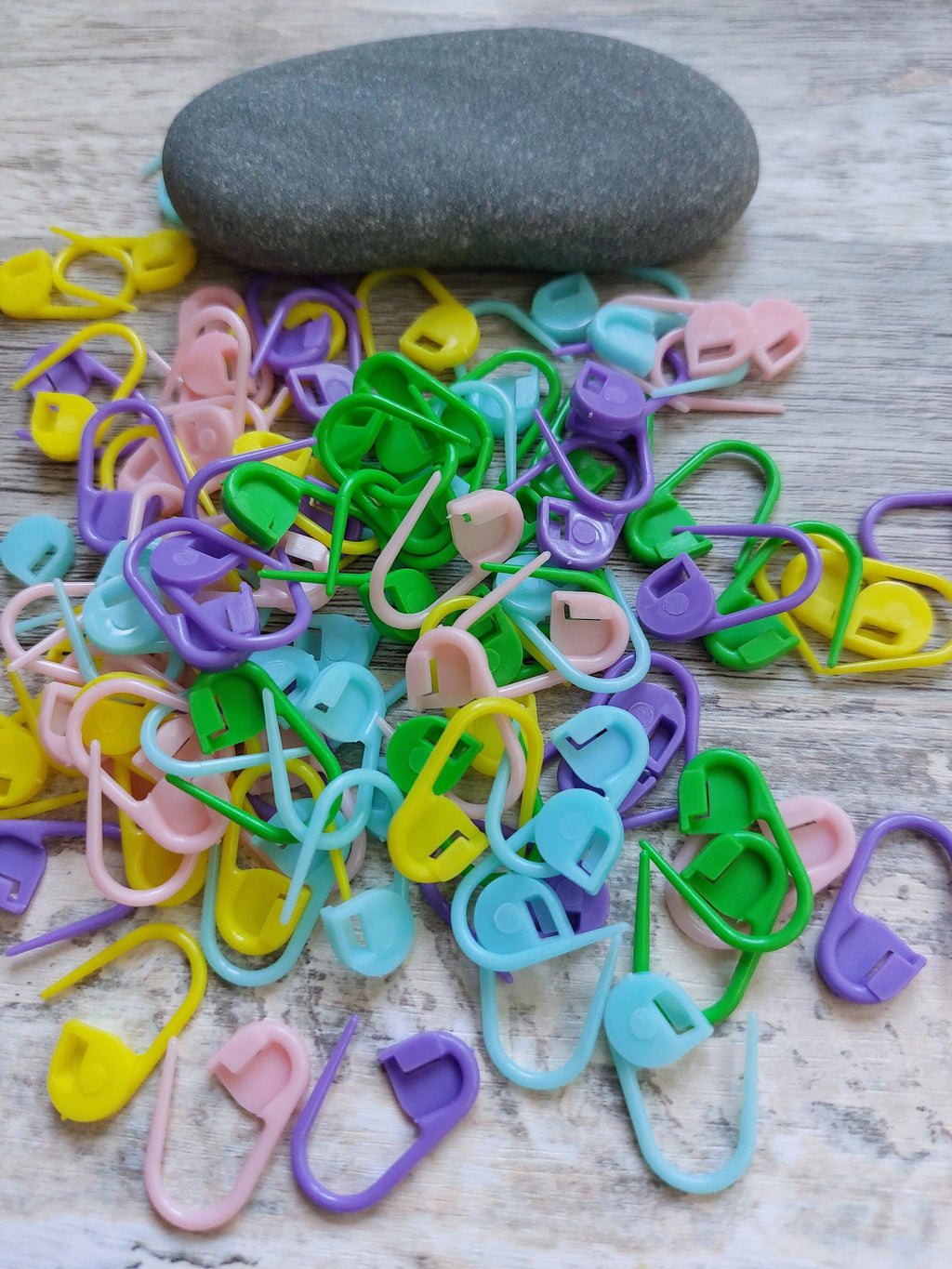 Pack of 10 Pastel Stitch Markers in Random Colours
