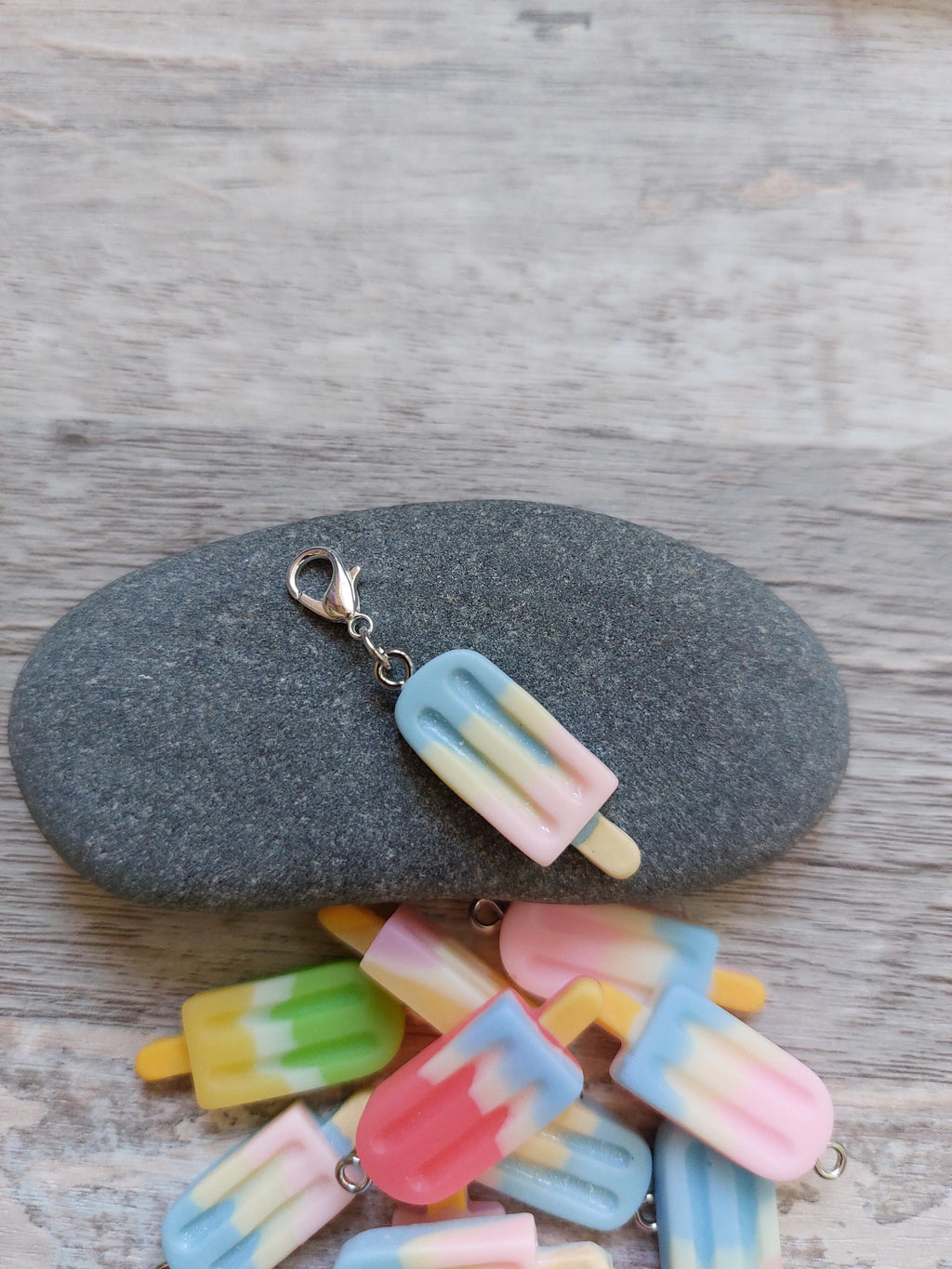 Random Iced Lolly Stitch Marker | Sweet and Fun Knitting & Crochet Accessory | Tiny Yarn Project Keeper