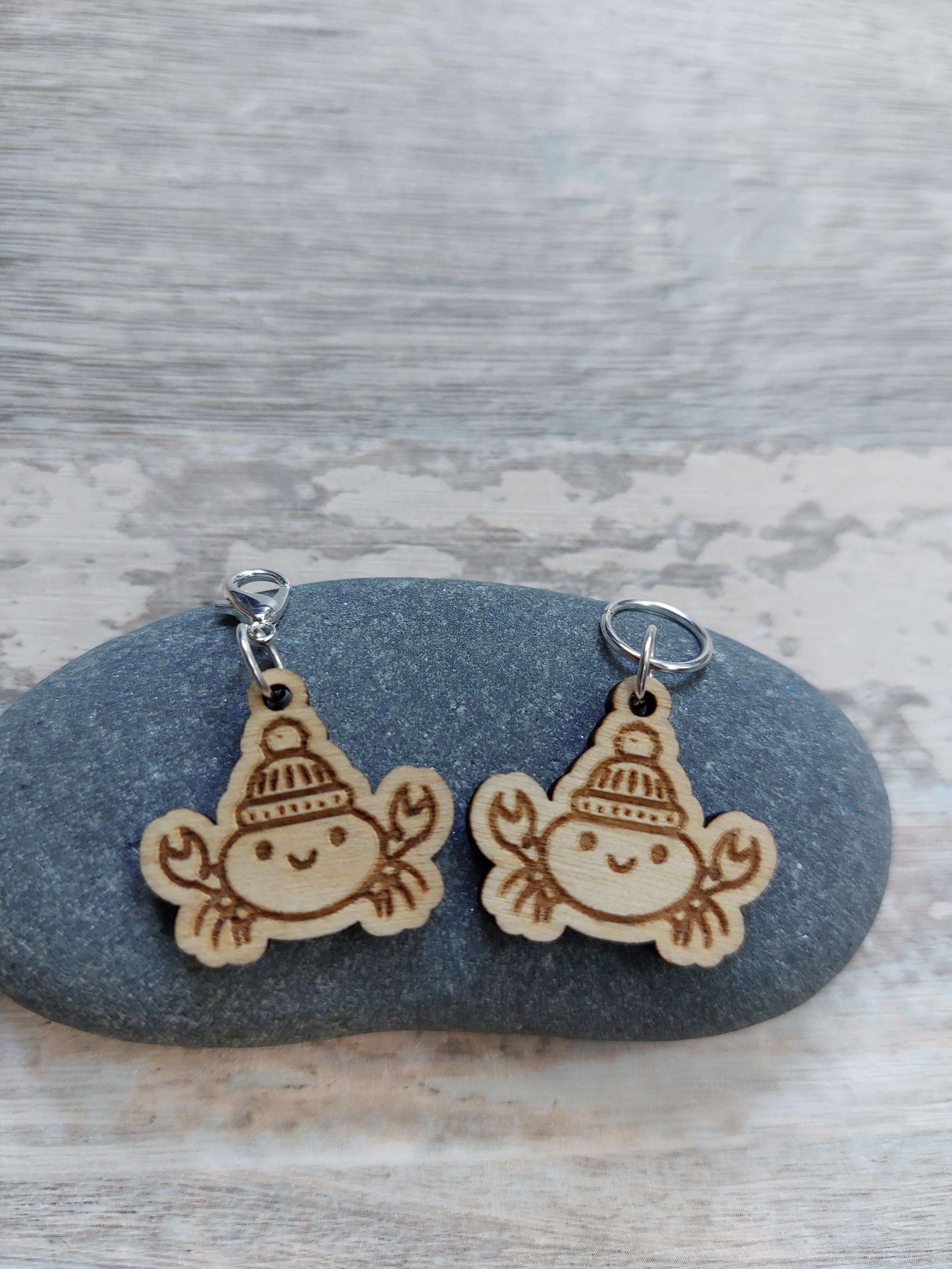 Original Wooden Cosy Crab Stitch Marker | Handcrafted Knitting & Crochet Accessory | Unique Yarn Project Keeper