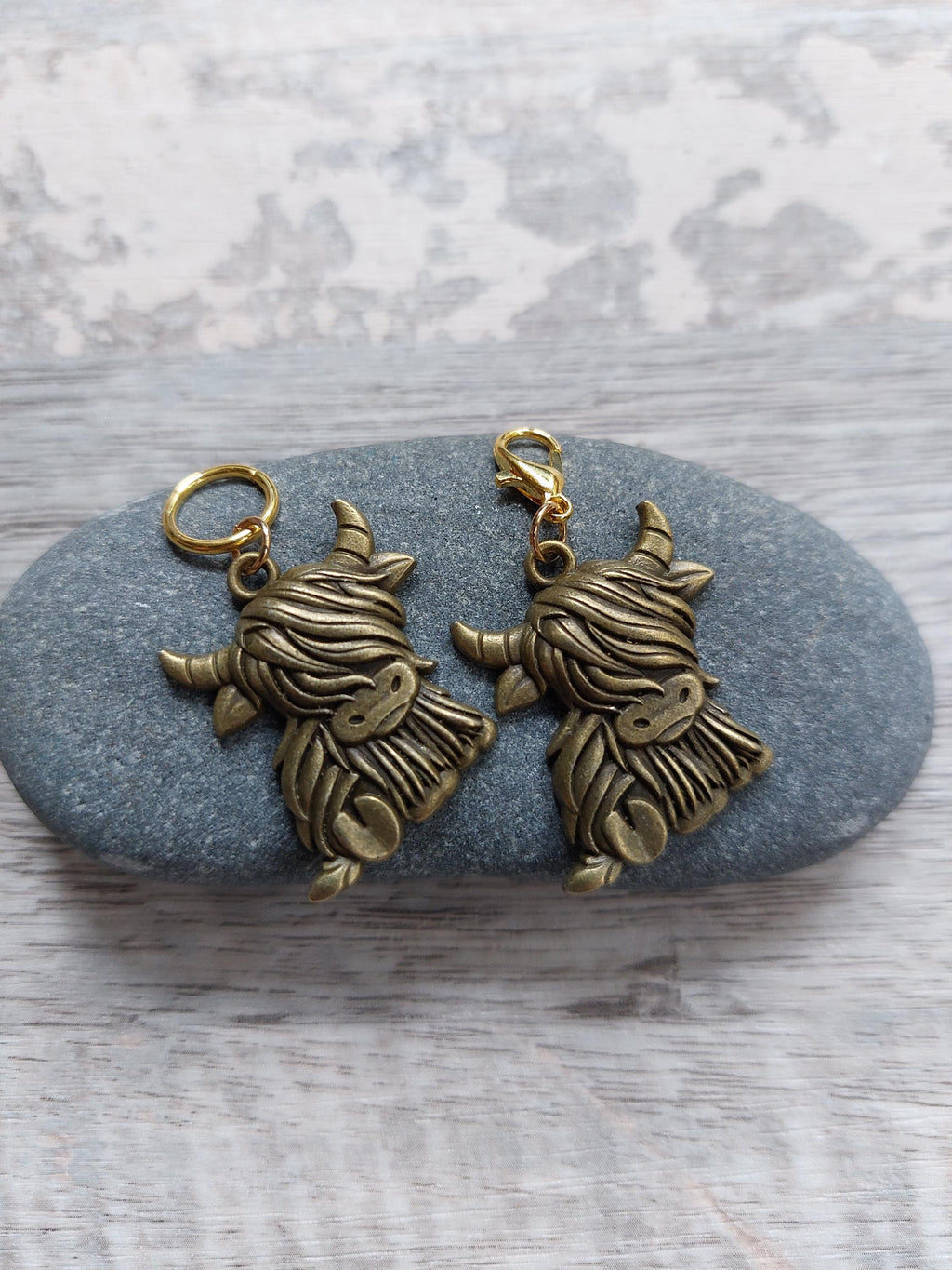 Large Bronze Highland Cow Stitch Marker – Single Metal Charm – For Large Knitting & Crochet Projects - Progress Keeper