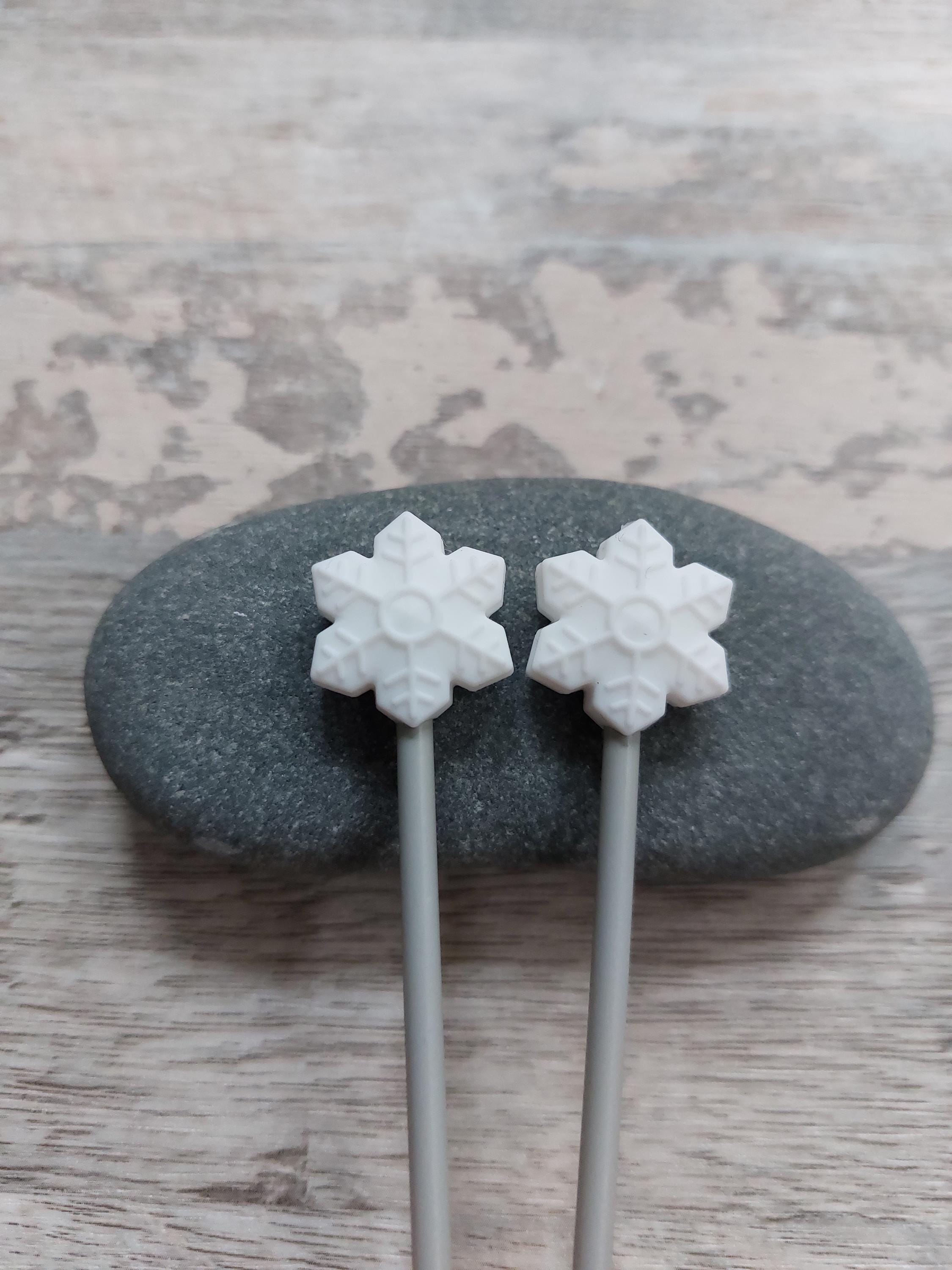 Two Dinky White Snowflake Stitch Stoppers – Christmas Needle Stoppers – Silicone – Knitting Notions – Point Protectors - Pack of 2
