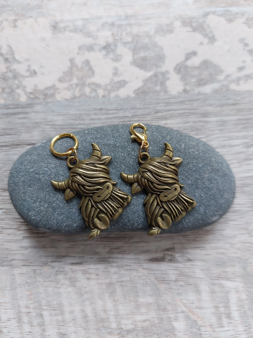 Large Bronze Highland Cow Stitch Marker – Single Metal Charm – For Large Knitting & Crochet Projects - Progress Keeper