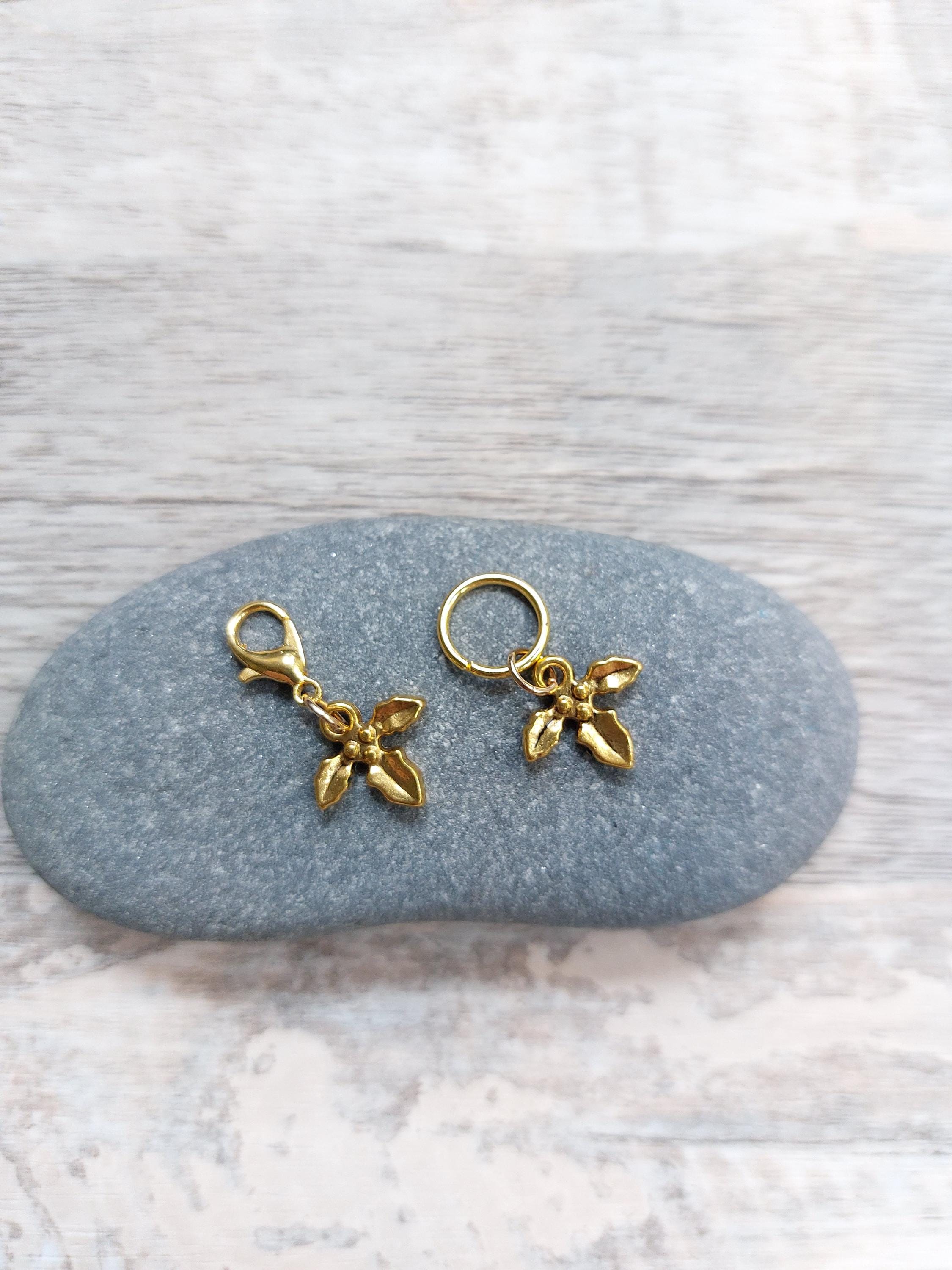 Gold Holly Stitch Marker | Festive Knitting & Crochet Accessory | Tiny Yarn Project Keeper