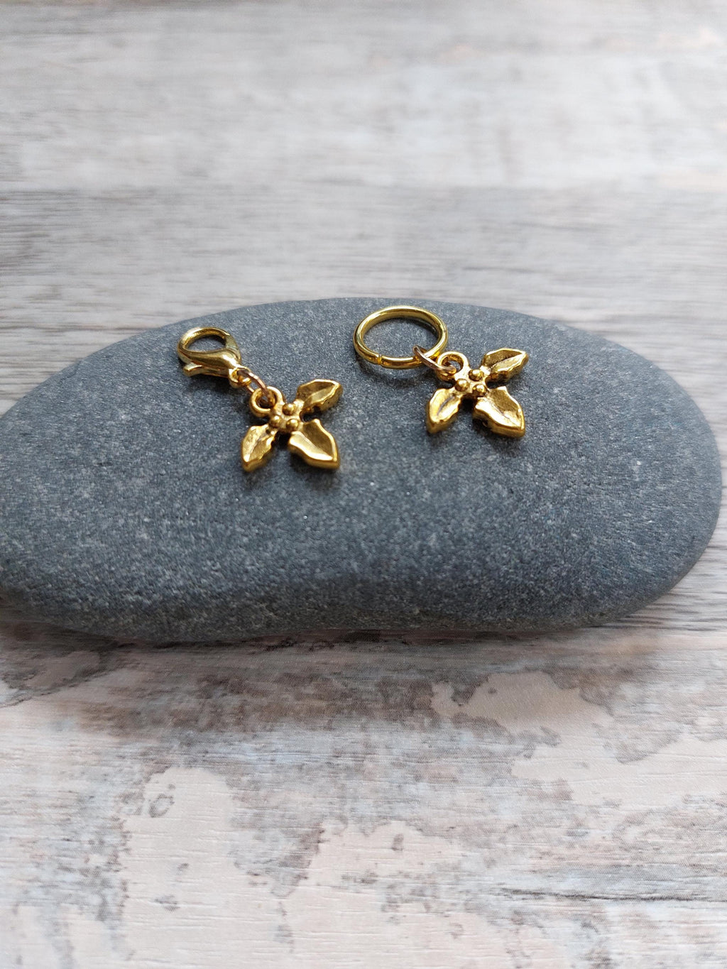 Gold Holly Stitch Marker | Festive Knitting & Crochet Accessory | Tiny Yarn Project Keeper