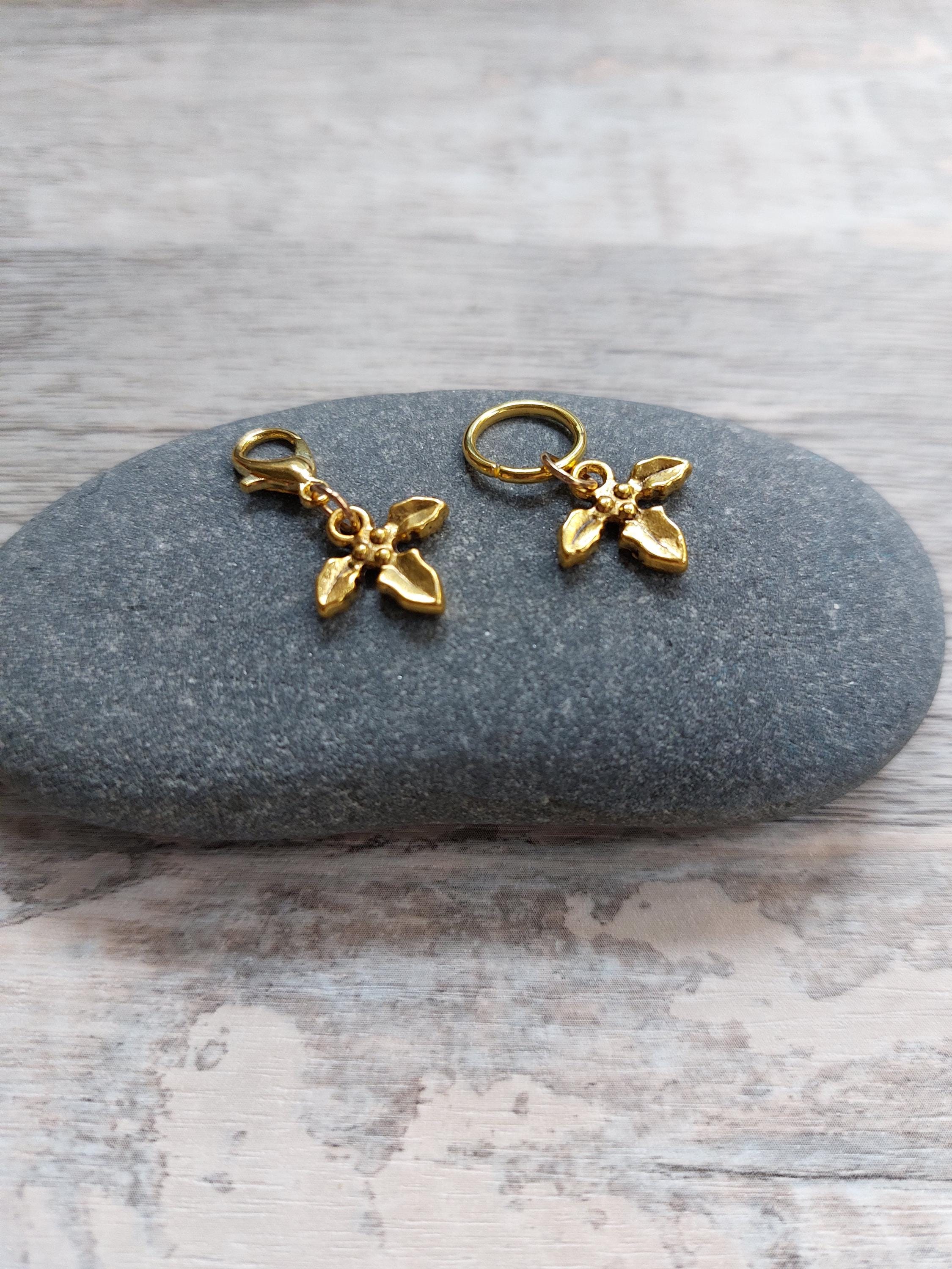 Gold Holly Stitch Marker | Festive Knitting & Crochet Accessory | Tiny Yarn Project Keeper