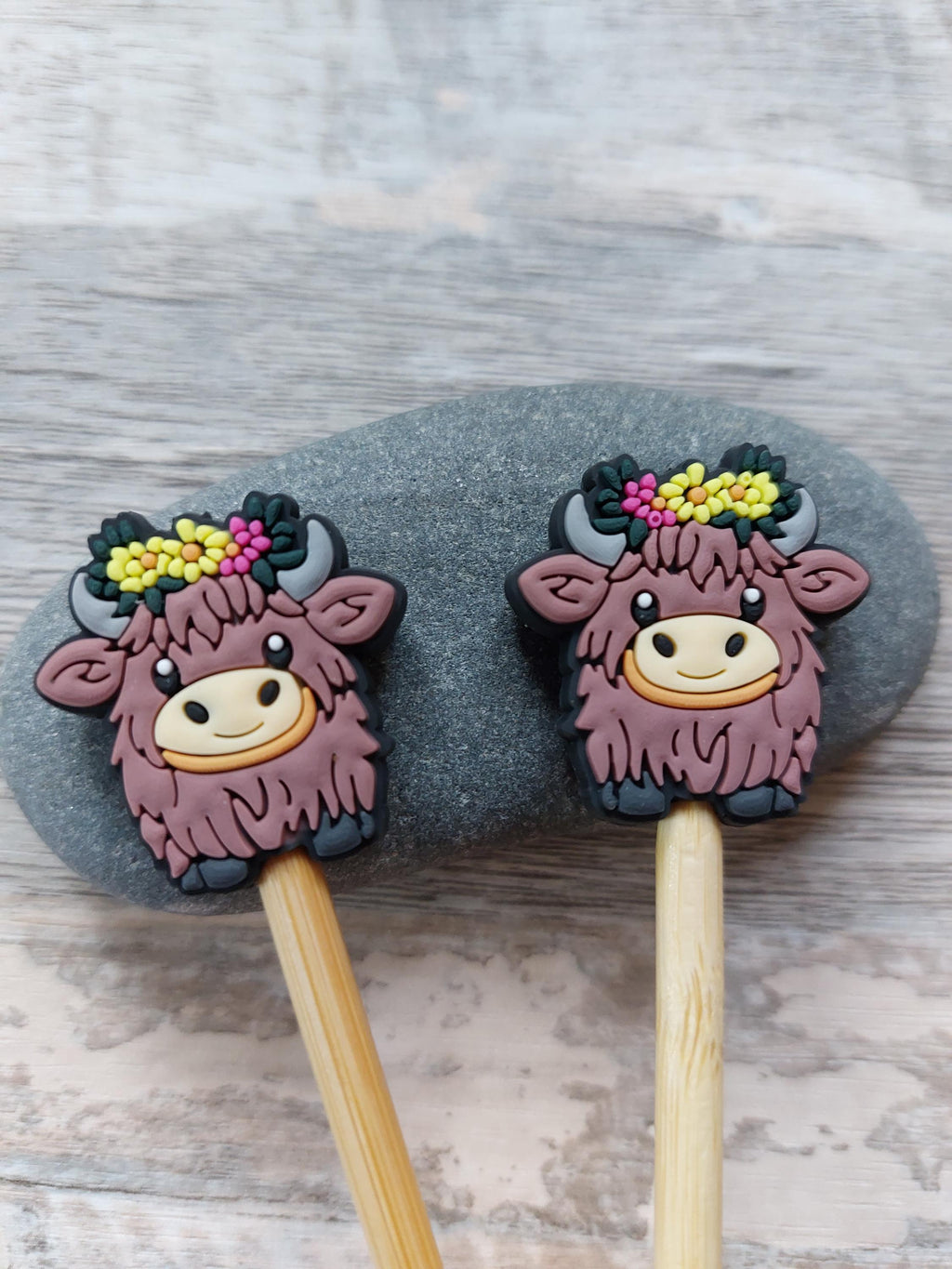 Pair of Spring Highland Cow Stitch Stoppers – Needle Stoppers – Silicone – Knitting Notions – Point Protectors – Pack of 2