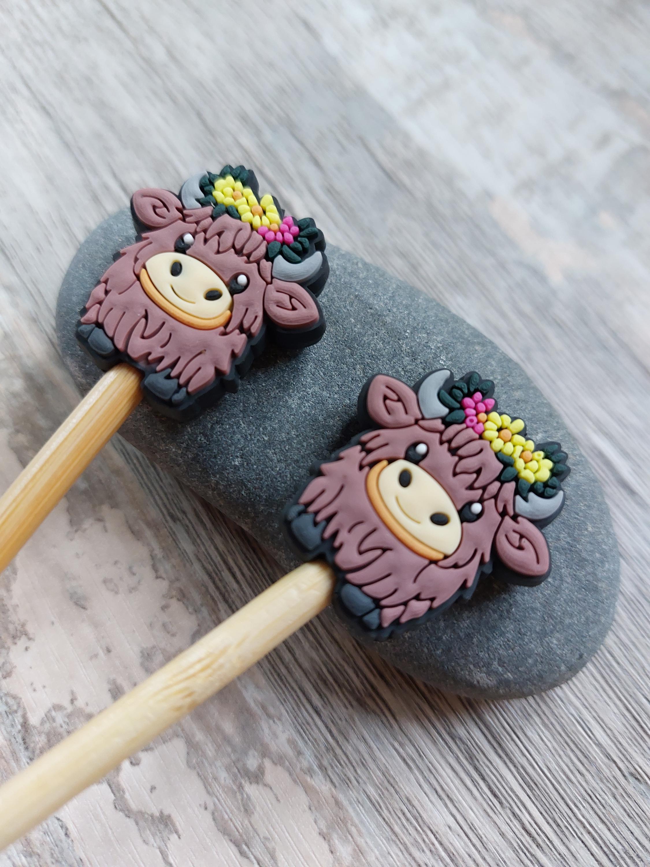 Pair of Spring Highland Cow Stitch Stoppers – Needle Stoppers – Silicone – Knitting Notions – Point Protectors – Pack of 2